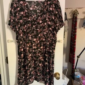 Loralette Short, floral print back dress sz 20
